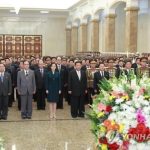 El líder de NK, Kim, y su esposa Ri, asisten a una actuación que marca el Día del Año Nuevo Lunar