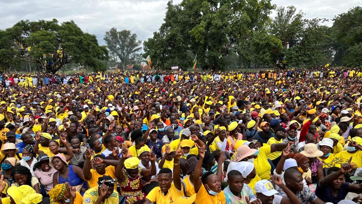 El principal partido de la oposición de Zimbabue realiza un mitin en las condiciones establecidas por la policía
