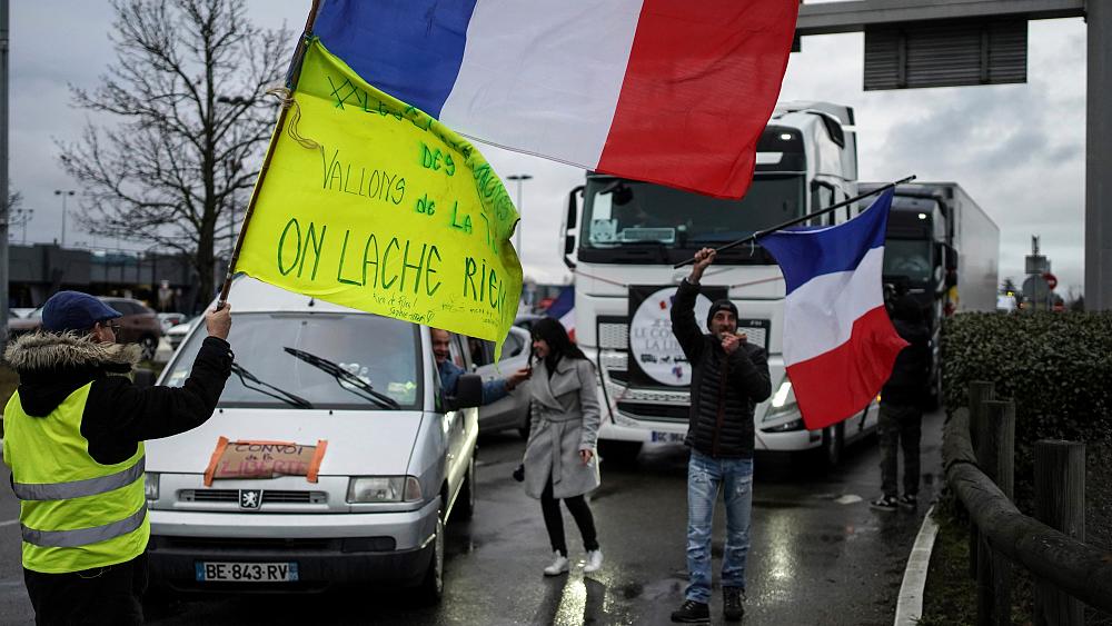 En imágenes: 'Freedom Convoy' al estilo canadiense rumbo a París
