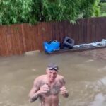 La estrella de la AFL, Mitch Robinson, ha sido ridiculizada por arriesgar su salud después de nadar en las inundaciones que rodean su casa en el sureste de Queensland.