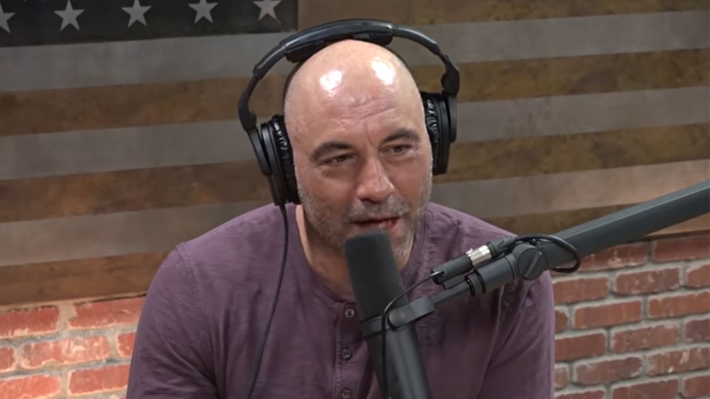 Joe Rogan obtiene el apoyo de Dwayne Johnson, Kevin James y Jewel en medio de la controversia sobre la desinformación de las vacunas