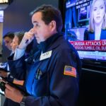 Los futuros de Dow caen 450 puntos mientras los comerciantes evalúan los efectos de las sanciones de Rusia
