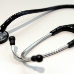 Más de un tercio de los médicos jóvenes sufren acoso, muestra una encuesta