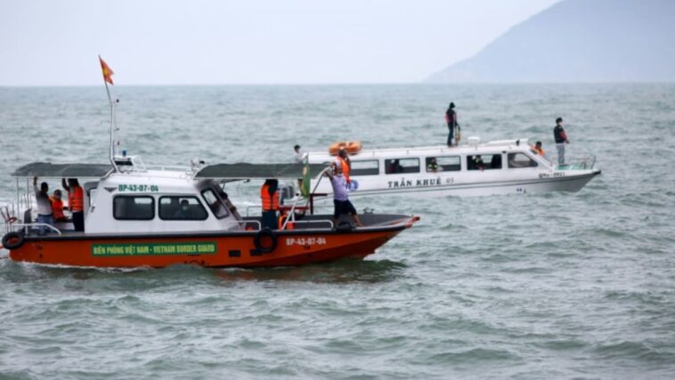 Mueren 13 personas al hundirse barco turístico en Vietnam