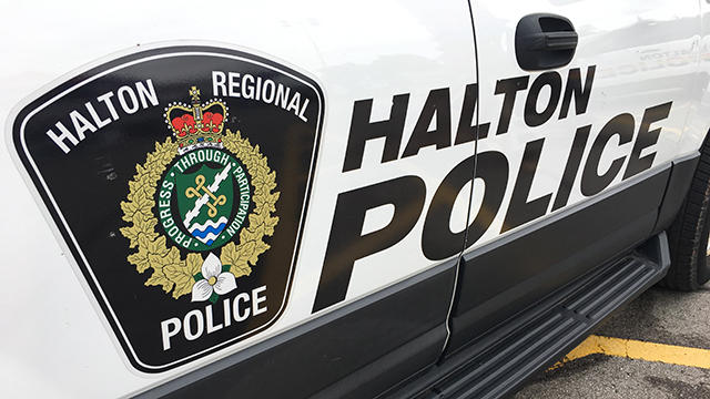 Policías de Halton ingresan a casa en llamas y rescatan a 3 perros - Hamilton
