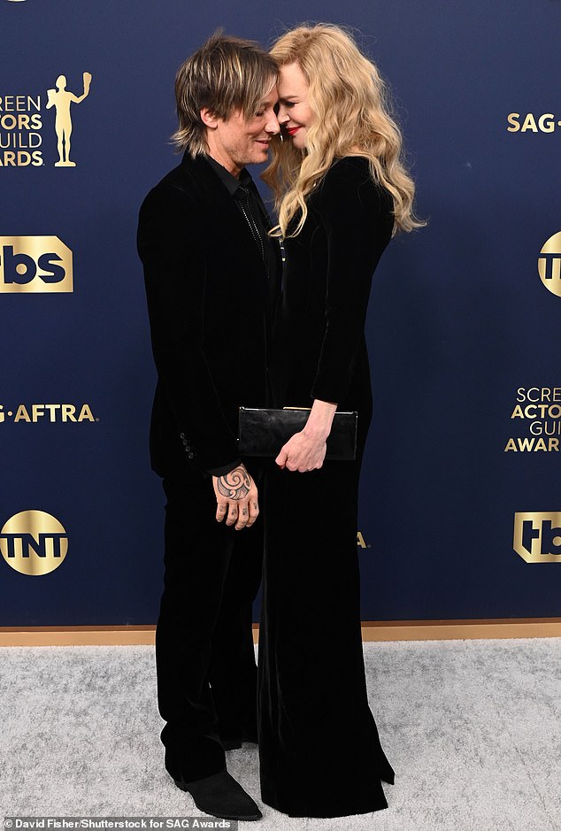 Exhibición de amor: Nicole Kidman y Keith Urban lucieron cariñosos en la alfombra roja de los Premios SAG en Los Ángeles el domingo