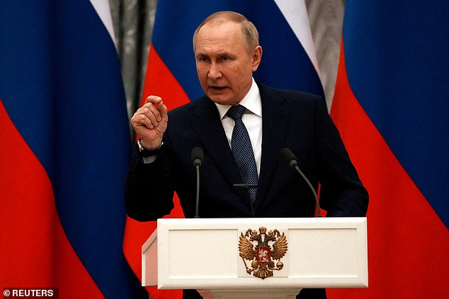 Vladimir Putin podría apuntar a bancos europeos y estadounidenses con un ataque cibernético coordinado para infligir caos económico en todo el mundo si Rusia invade Ucrania