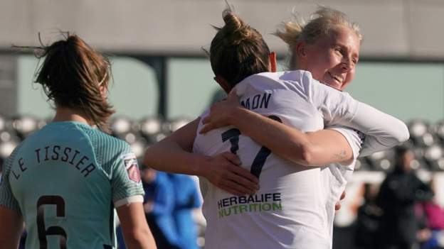 Superliga Femenina: Kyah Simon anota dos goles en el triunfo 4-0 del Tottenham ante el Brighton