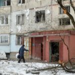 Ucrania reporta decenas de muertos en ataques con cohetes en Kharkiv