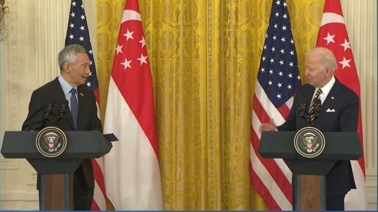 (AMPLIACIÓN) Biden y el líder de Singapur instan a Corea del Norte a entablar un diálogo