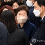 (AMPLIACIÓN) El expresidente Park se dirige a Daegu después del alta hospitalaria