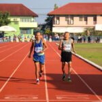 Atleta de edad avanzada rompe récord de 100 metros tailandeses - para centenarios