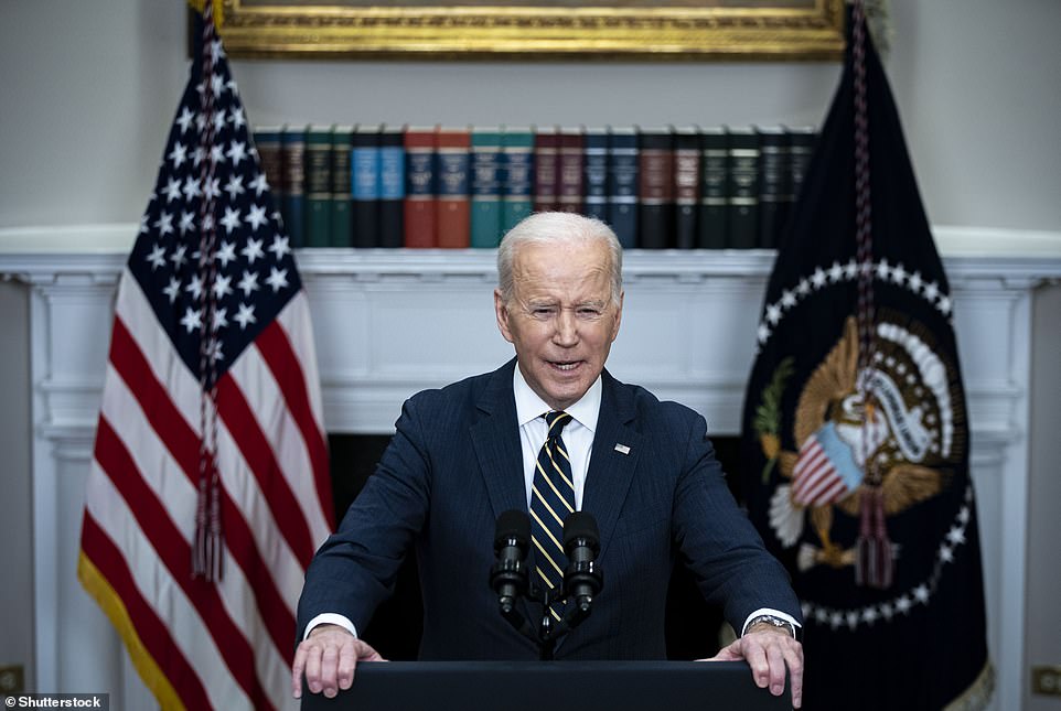 El presidente Joe Biden prometió el viernes dar la bienvenida a los refugiados ucranianos a los EE. UU. 