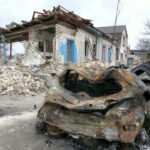 Desafío y destrucción mientras Ucrania recupera ciudades cerca de Kiev