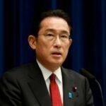 El primer ministro de Japón, Fumio Kishida, habla durante una conferencia de prensa en la residencia oficial del primer ministro el 25 de febrero de 2022, Tokio, Japón.  (Reuters)