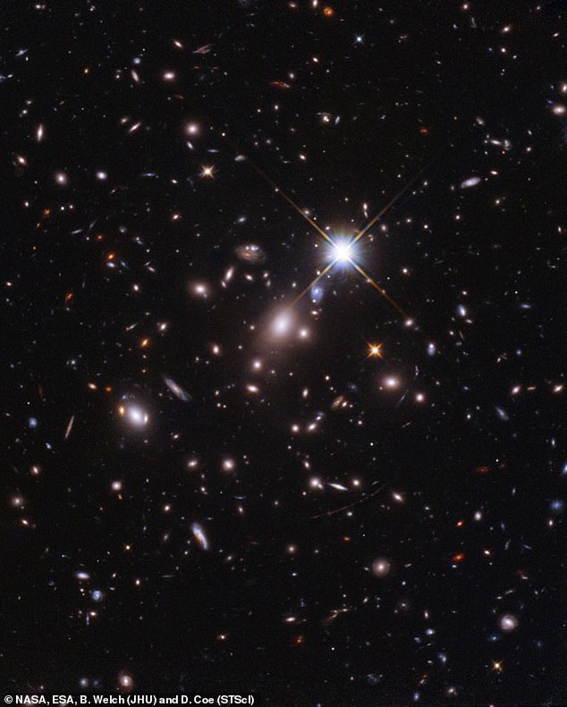 El telescopio espacial Hubble de la NASA se ha utilizado para detectar una enorme estrella que data de hace 12.900 millones de años, lo que la convierte en la más antigua jamás vista por los astrónomos.