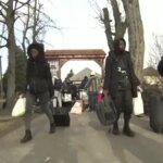 Estudiante africano que huye de Ucrania describe las dificultades para cruzar la frontera hacia un lugar seguro