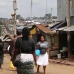 Grupos de ayuda ayudan a contener el coronavirus en el barrio marginal de Kibera