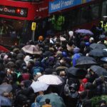 Huelga del metro de Londres: Sadiq Khan acusa al sindicato de 'dejar al gobierno libre de responsabilidades'