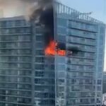 Incendio de Whitechapel High Street: la enorme torre de Aldgate se incendia mientras el humo negro cubre el cielo de Londres