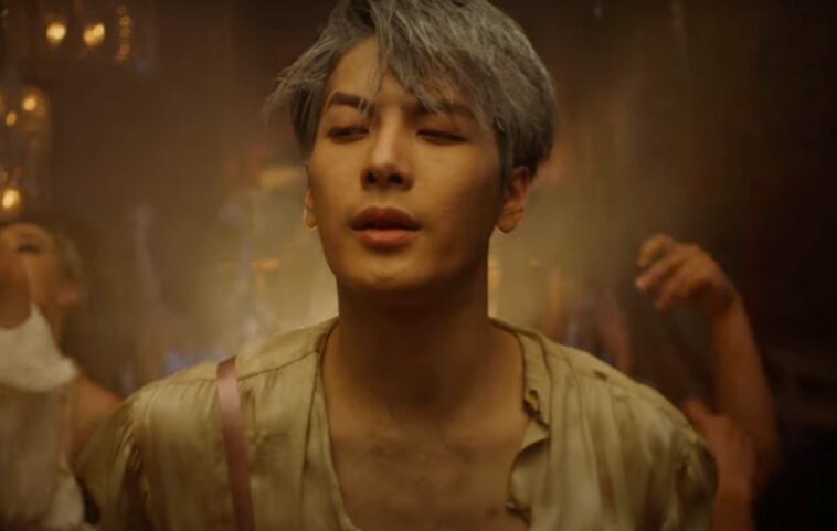Jackson Wang lanza llamativo video musical para el nuevo sencillo 'Blow'