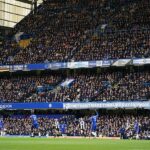 Jamie Carragher acusó a algunos fanáticos del Chelsea de ser 'hipócritas' después de recibir una reacción violenta