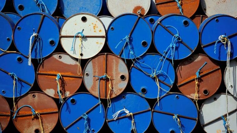 Japón liberará 7,5 millones de barriles de petróleo de las reservas, dice el ministro de Industria