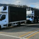 En la imagen: los camiones que transportaban sacos de dormir, pañales y artículos sanitarios para refugiados en Ucrania recogidos por el Centro Polaco Lewisham quedaron varados en Dover debido a la burocracia aduanera.