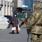 Las fuerzas rusas aprietan Kiev, mientras se avecina una tragedia 'inimaginable' en Ucrania