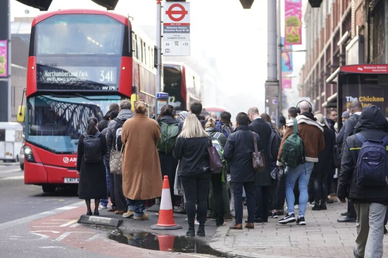 Los conductores de autobuses de Londres realizarán una huelga de 48 horas después de rechazar la oferta de pago