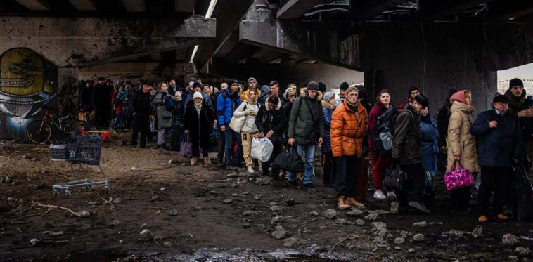 Los corredores humanitarios podrían ayudar a los civiles a salir de Ucrania de manera segura, pero Rusia tiene un historial de no respetar estos caminos.