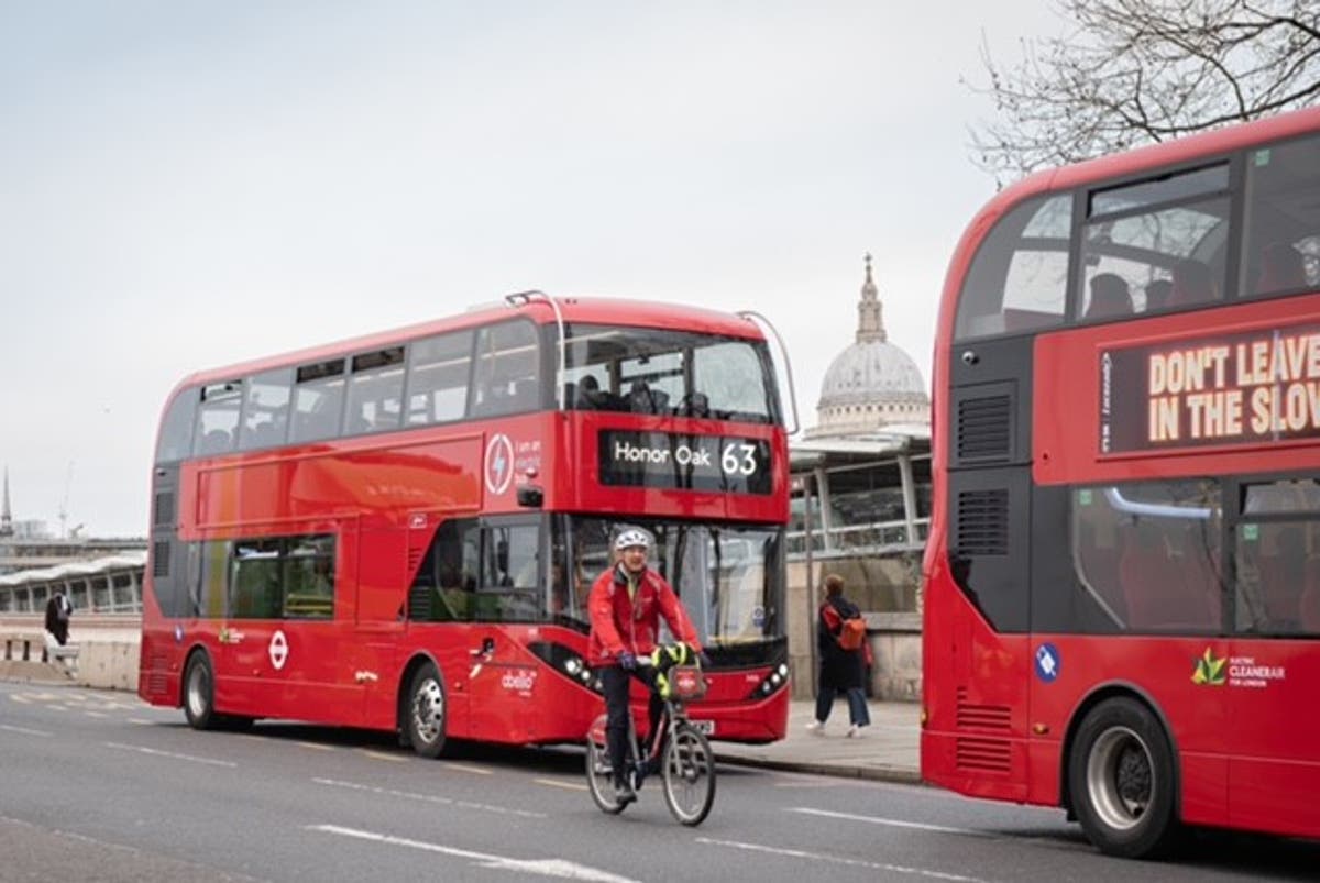 Plan de TfL para acelerar los autobuses de Londres: no detenerse en las paradas de autobús y prohibir la circulación de automóviles en carreteras clave
