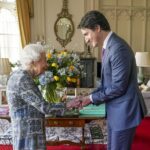 Queen se reúne en persona con el primer ministro canadiense Justin Trudeau después de la batalla contra Covid