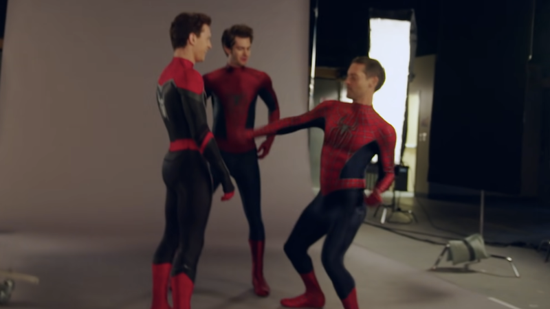 Spider Man Tobey Maguire Baila Con Tom Holland Y Andrew Garfield 0061