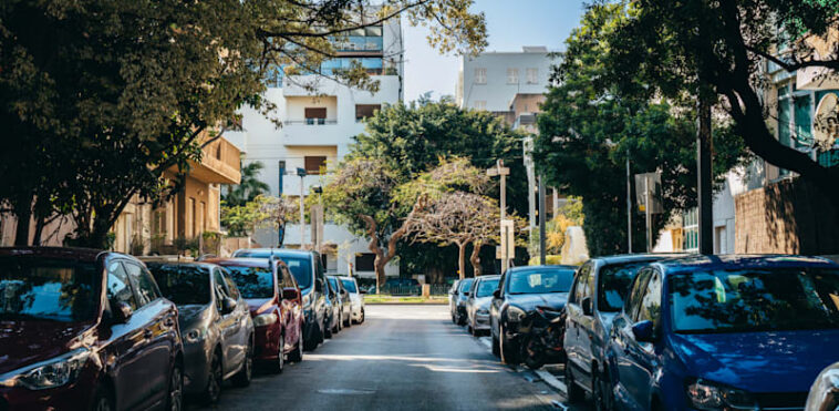 Parking in Tel Aviv Photo: Shutterstock Adi Shpigel