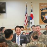 Yoon se comprometió a mantener la promesa de dar 2 millones de wones de salario mensual a los soldados: portavoz