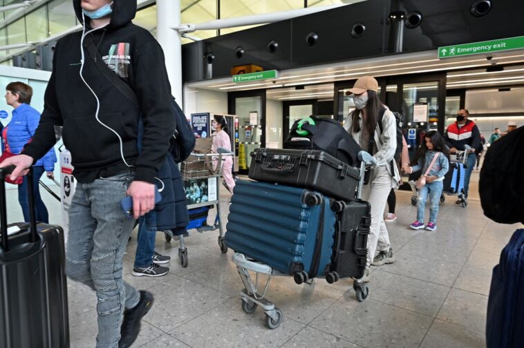 Caos en los viajes tras la cancelación de más de 100 vuelos en los aeropuertos de Londres