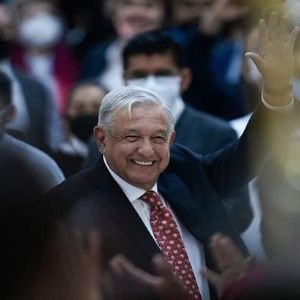 Cierran centros de votación en México tras referéndum revocatorio
