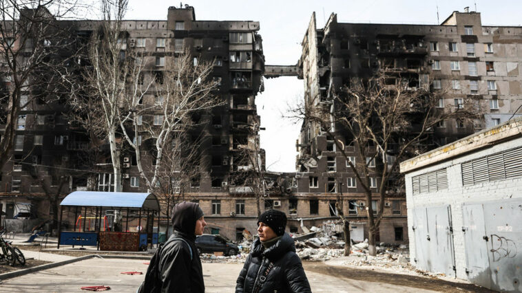 Ciudad ucraniana sitiada Mariupol destruida en un 90 %: alcalde