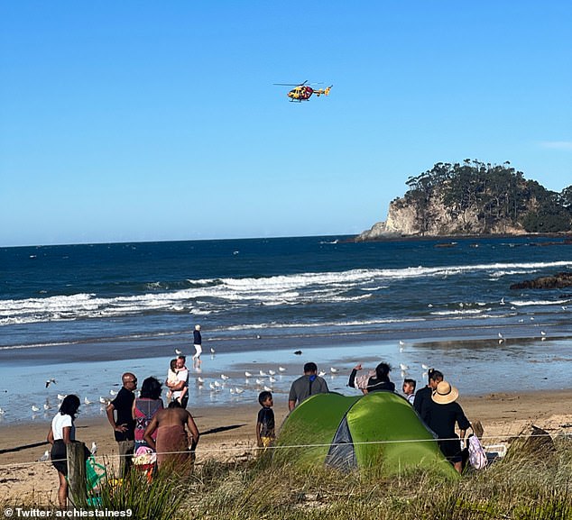 Costa sur de Nueva Gales del Sur casi ahogada: mujer se ahoga, otros tres nadadores en el hospital después de la tragedia de Pascua
