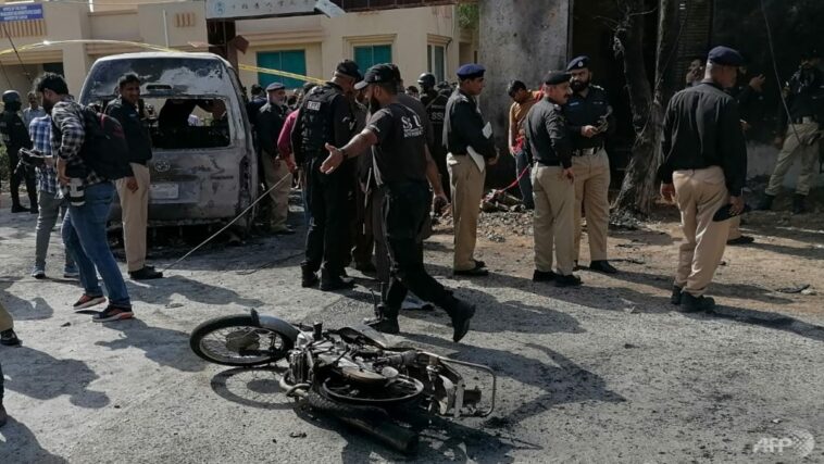 Cuatro muertos por mujer atacante suicida cerca de instituto chino en Pakistán
