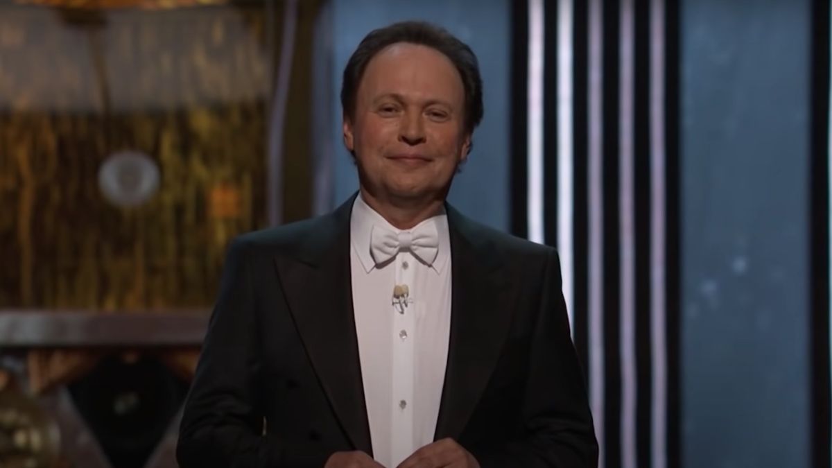 El exanfitrión de los Oscar Billy Crystal habla sobre el 'impactante' momento de la bofetada de Will Smith, pero comparte sus pensamientos sobre la broma de Jada Pinkett Smith de Chris Rock
