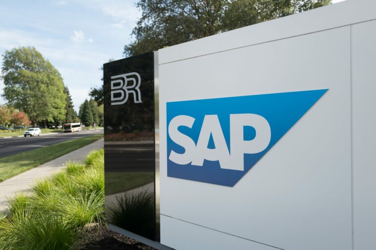 El gigante de software de Alemania SAP mantiene a sus clientes rusos a pesar de las afirmaciones de que cerró los servicios en la nube en Rusia