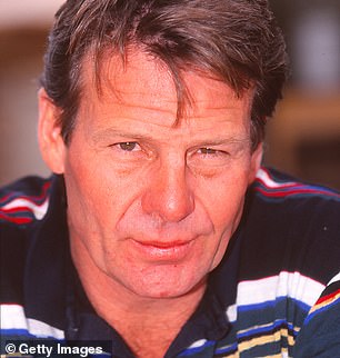 Envejecimiento al revés: la apariencia actual del gran jugador de la AFL de 76 años desmiente su edad, y Sam parece cada vez más joven.  Fotografiado en Melbourne en 1997