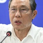 El Dr. Zhong Nanshan (en la foto de archivo del 27 de febrero de 2020) pidió el fin de la política draconiana Zero Covid del país en un artículo publicado a principios de este mes.
