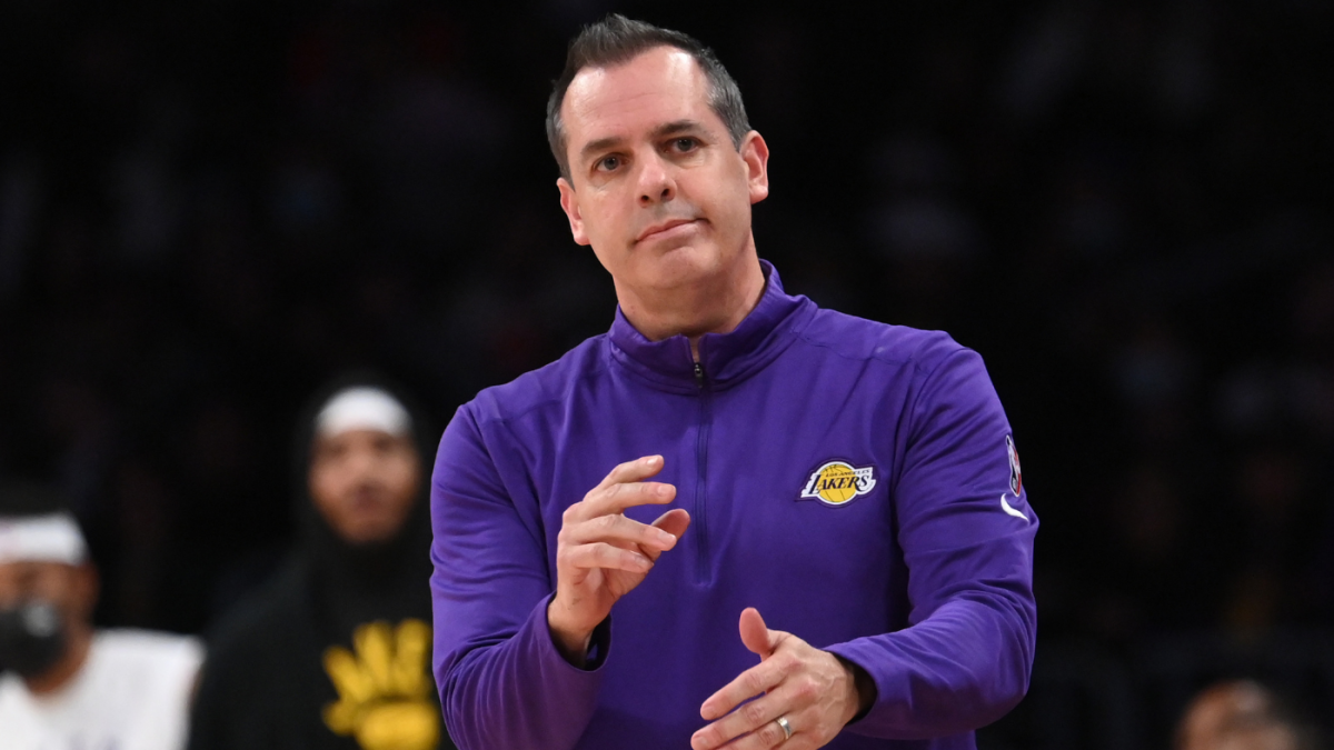 Frank Vogel será despedido como entrenador en jefe de los Lakers, y se espera que se le informe tan pronto como el lunes, según el informe
