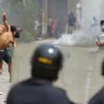 Gobierno peruano decreta toque de queda por violentas protestas