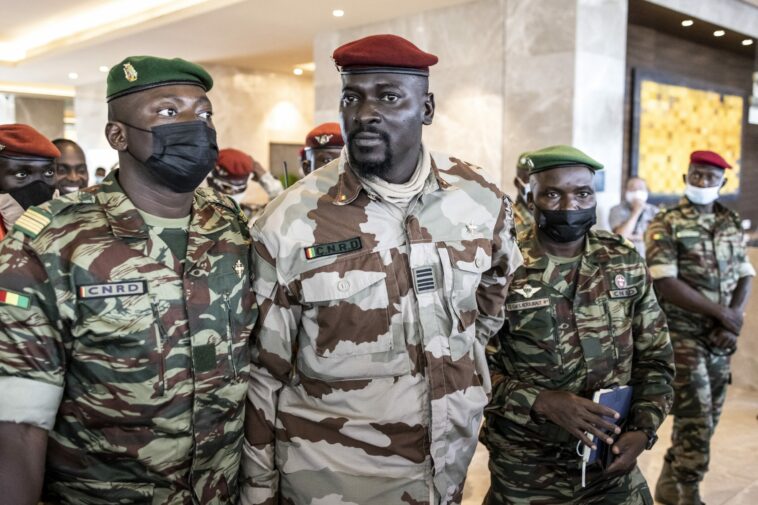 Guinea detiene a dos exdirigentes por presunta corrupción |  The Guardian Nigeria Noticias