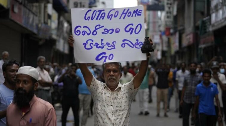 Huelga de trabajadores para presionar al presidente de Sri Lanka para que renuncie