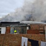 Incendio de Southall: 70 bomberos luchan contra el incendio mientras columnas de humo negro se ven en Londres